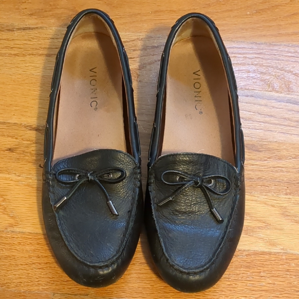 Vionic Women's Black Virginia Loafers